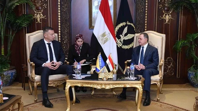وزير الداخلية ونظيره البوسني يبحثان سبل التعاون الأمني بين البلدين