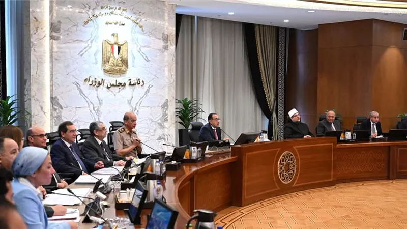 رئيس الوزراء يستعرض عدد من ملفات العمل المهمة