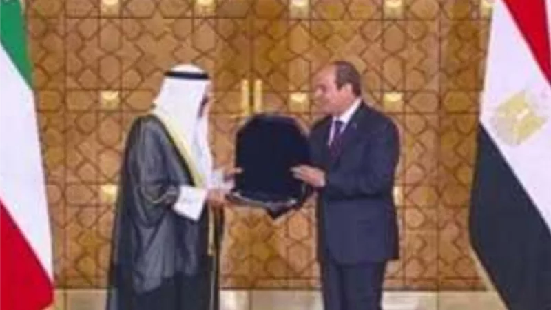 السيسي يمنح أمير الكويت أرفع الأوسمة المصرية 
