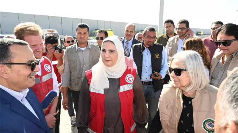 وزيرة التضامن تتفقد مركز الخدمات اللوجستية للهلال الأحمر المصري في رفح