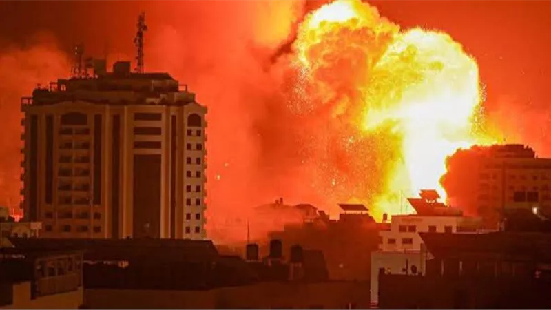 إعلام فلسطينى: سماع أصوات انفجارات ضخمة جراء الغارات الصهيونية 