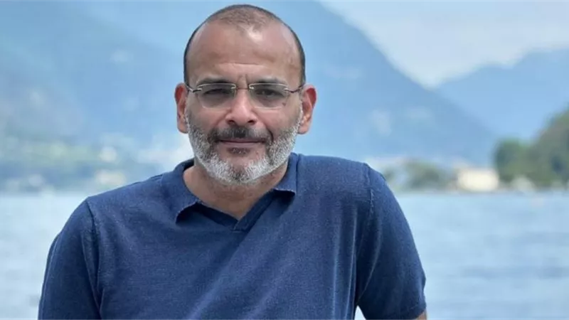 أيمن بهجت قمر ضمن الفائزين في استفتاء مجلة رولنج ستون