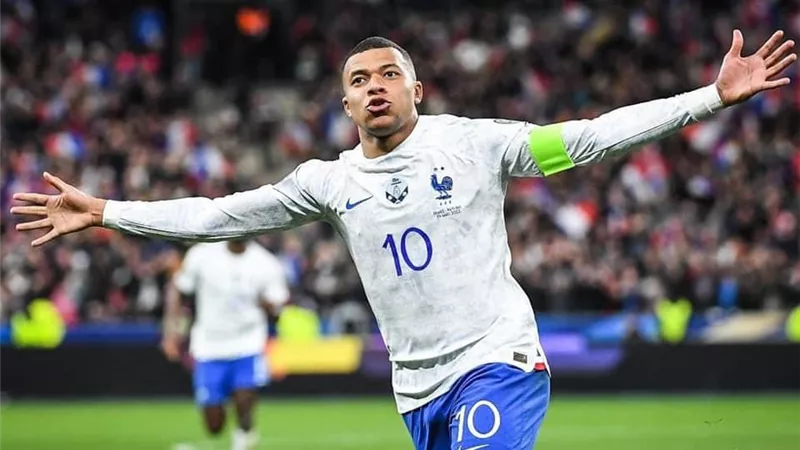 الديوك الفرنسية تفترس هولندا في الظهور الأول لـمبابي كقائد المنتخب