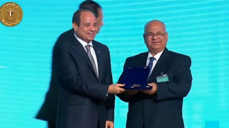 بالأسماء.. الرئيس السيسي يكرّم عمال مصر المتميزين بالشرقية