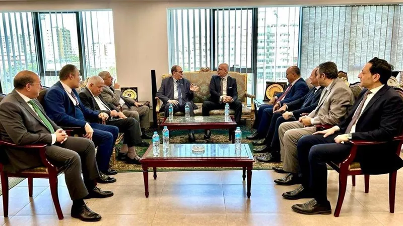 رئيس النيابة الإدارية يلتقي رئيس جامعة عين شمس.. صور