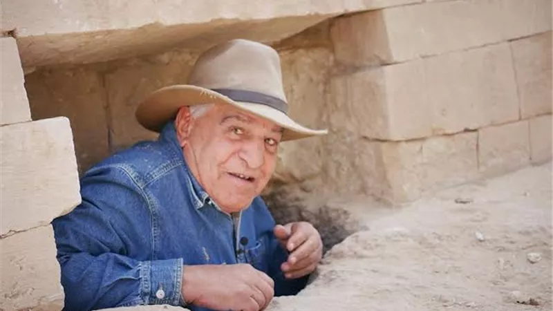 تبليط الهرم الأصغر ما بين تعارض وتوافق..زاهي حواس يرد