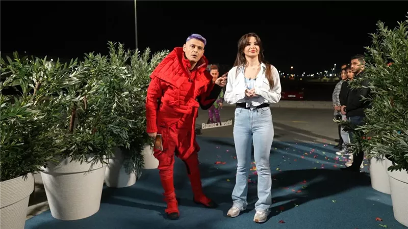 بالجينز والقميص الأبيض.. الراقصة جوهرة بإطلالة جذابة مع رامز