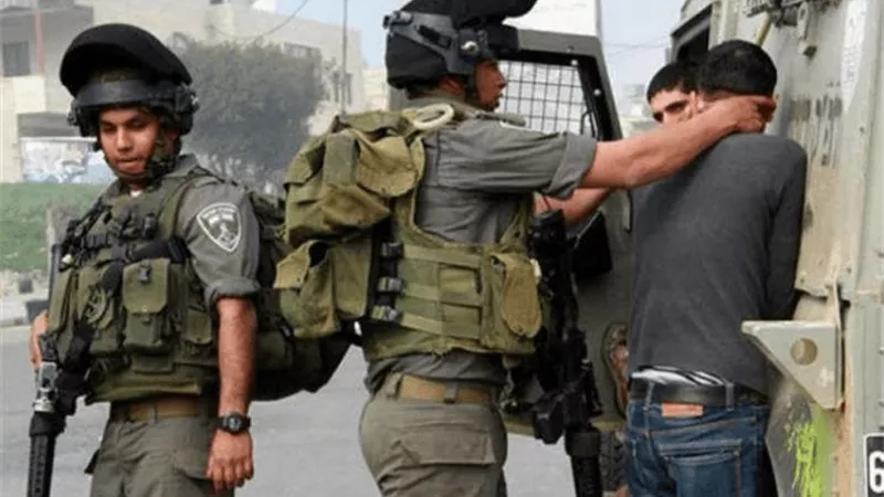 اعتقال 56 فلسطينيًا على يد الاحتلال الصهيونى في الضفة الغربية