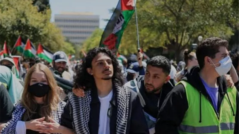 احتجاجات الجامعات الأمريكية تشهد اعتقال 2000 شخص