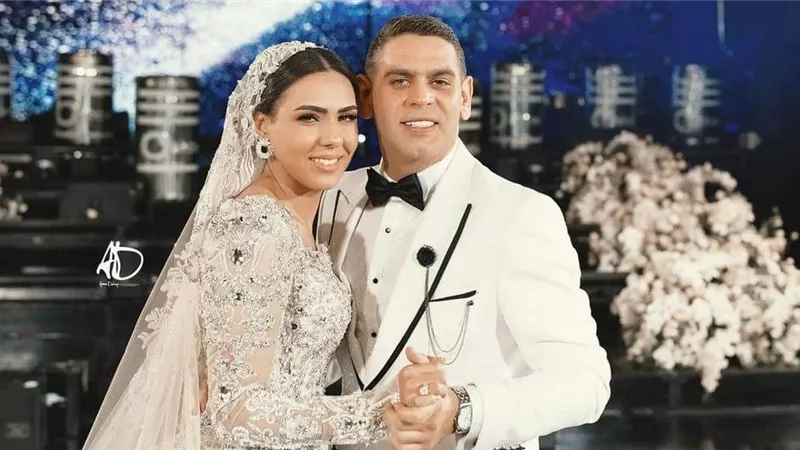 تامر حسني وأحمد شيبة أبرزهم..حفل زفاف نجلة عصام كاريكا