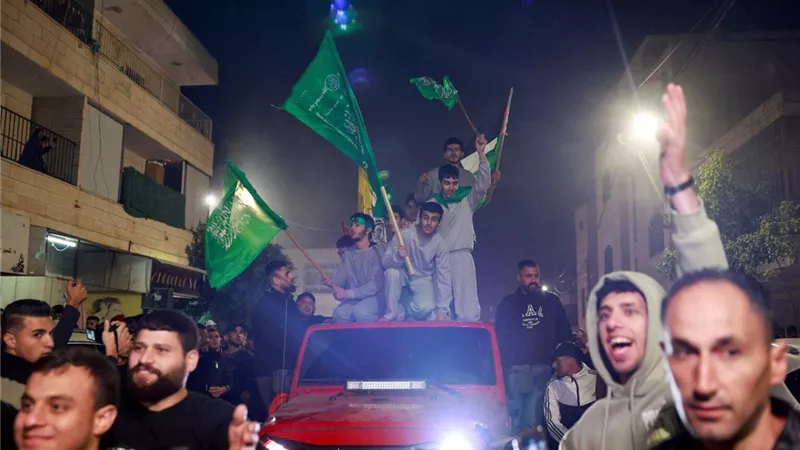 حماس تُعلن عدد الأطفال الفلسطينيين الأسري في سجون الاحتلال