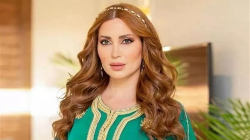 نسرين طافش تفاجئ جمهورها بإطلالة جريئة