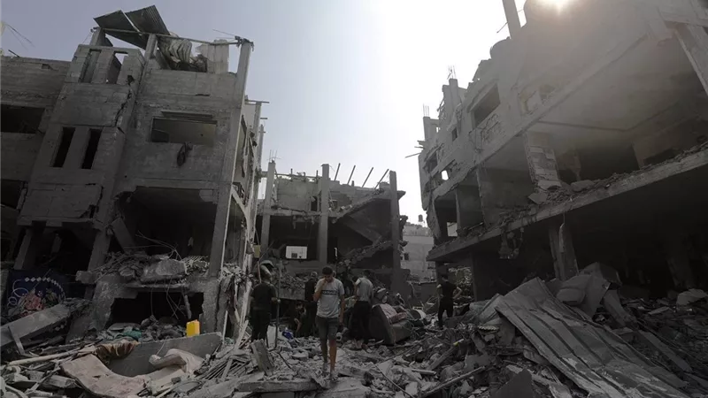خلال 24 ساعة.. انتشال جثامين 160 شهيدًا من تحت الأنقاض في غزة