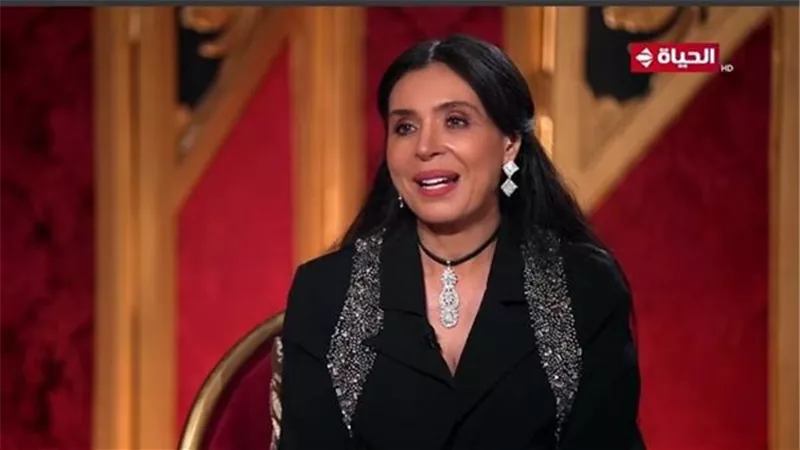 ما الدنيا إلا مسرح كبير.. دينا لـ 