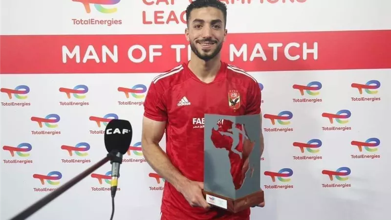 بعد حصوله على أعلى نسبة تصويت.. محمد عبد المنعم أفضل مدافع بالدوري