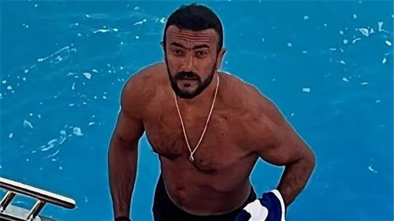 العوضي يِنقذ حياة 4 أشخاص بإحدى الشواطئ الساحلية