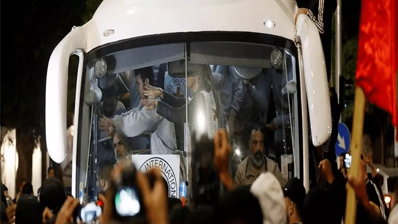 السجون الإسرائيلية: بدء نقل الأسرى الفلسطينيين إلى سجن عوفر