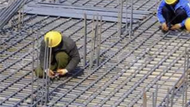 حديد مرتفع يهز سوق العقارات المصري