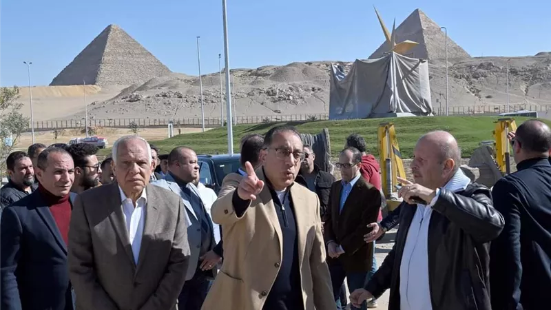 مدبولي يتفقد مشروعات تطوير المنطقة المحيطة بالمتحف المصري