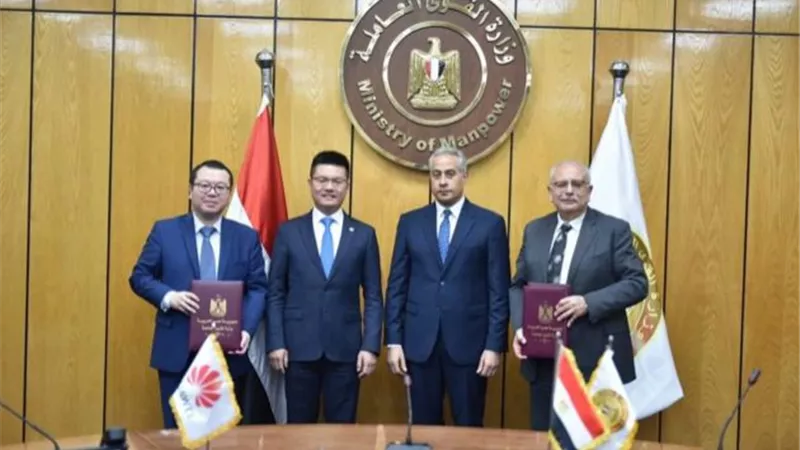 بالصور.. وزير القوي العاملة يشهد بروتوكول تعاون مع 