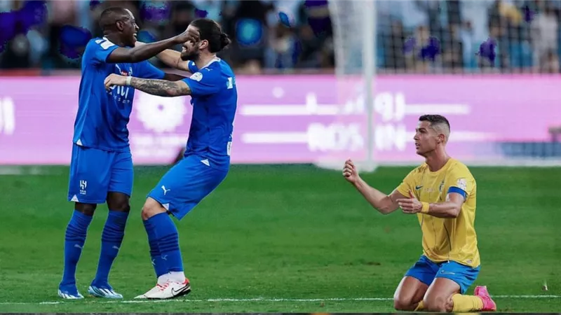 الديربي ينتهي بفوز الهلال بثلاثية