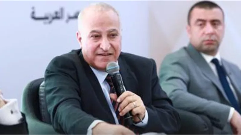 عبد الحميد زيد يوقع كتابه 