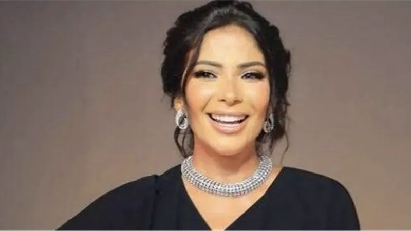 منى زكي: بداياتي كانت حظ.. وفيه فنانات يتمتعون بقدر كبير من الحظ