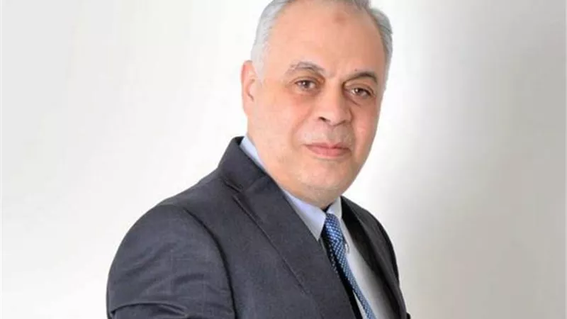 لهذا السبب.. أشرف زكي يؤجل توقيع كتاب 