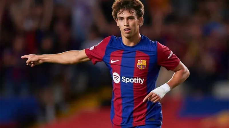 مستقبل غامض لجواو فليكيس مع برشلونة