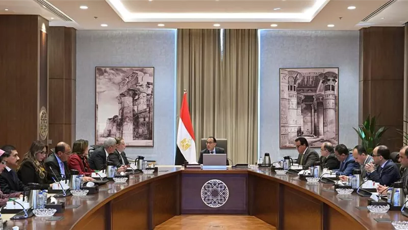 رئيس الوزراء يتابع موقف تدبير احتياجات القطاع الصحي