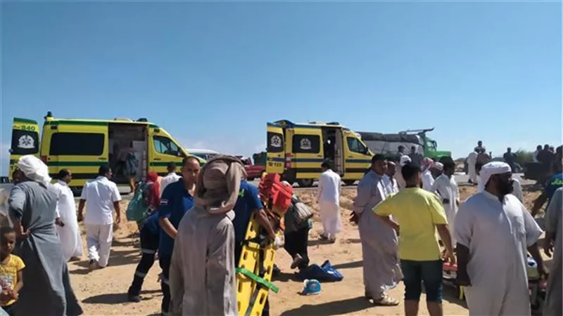انقلاب سيارة ربع نقل وإصابة 10 عمال بمنشأة القناطر