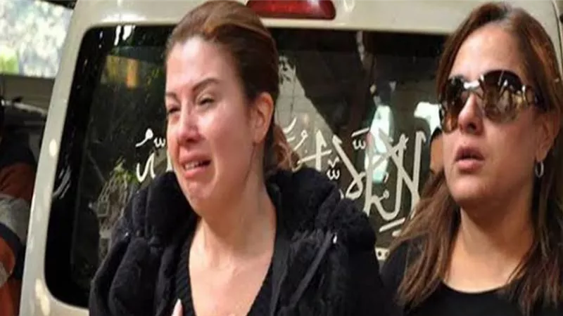إنهيار رانيا فريد شوقي وسط الحاضرين في عزاء والدتها