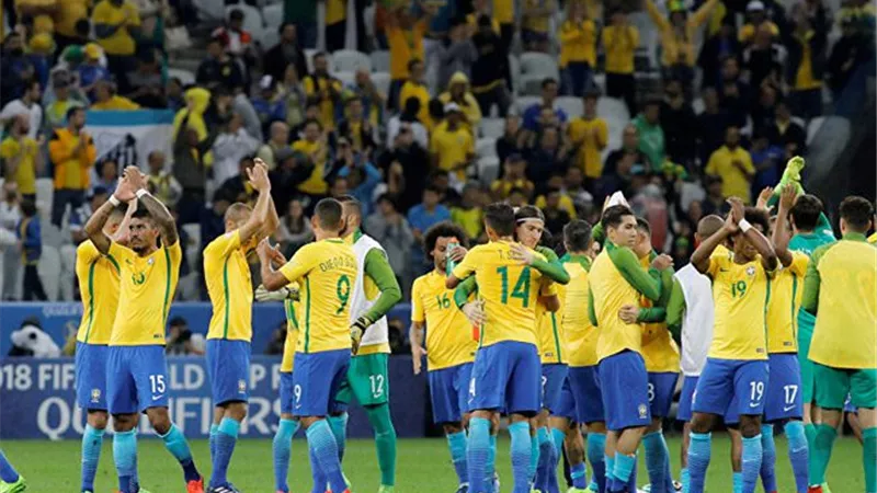 منتخب البرازيل يخطف فوزآ قاتلآ أمام إنجلترا