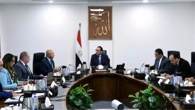 رئيس الوزراء يستعرض خطة تطوير النقل النهري