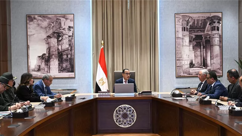 بدء إجراءات توفير مخزون استراتيجي من السلع الأساسية لضبط الأسواق