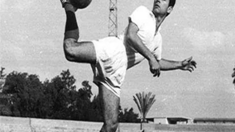 في ذكري وفاته.. محطات كروية وفنية في حياة المايسترو صالح سليم