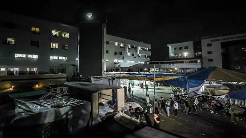مصادر إعلامية : الكيان الإسرائيلي يستهدف بشكل مباشر مجمع الشفاء الطبي