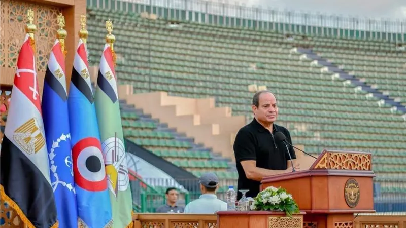 «السيسي» يُـطمئِـن المصريين من قلب الأكاديمية العسكرية المصرية