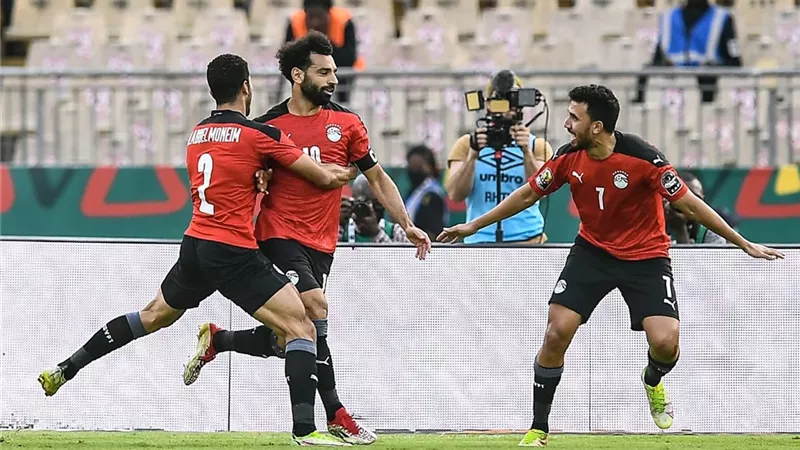 فيتوريا يكشف عن قائمة اللاعبين المحترفين الأولية