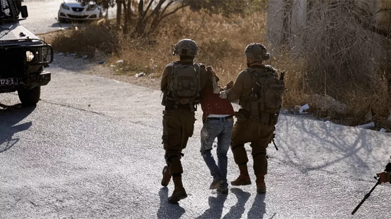 إسرائيل تقتل فلسطينيين في قلقيلية واعتقالات واسعة بالضفة