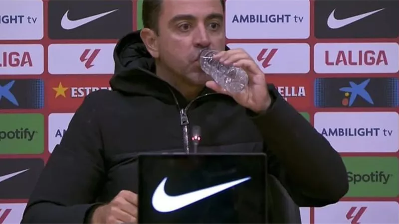 تقرير تشافي: التأثير البارد وركود الجماهير في أداء برشلونة