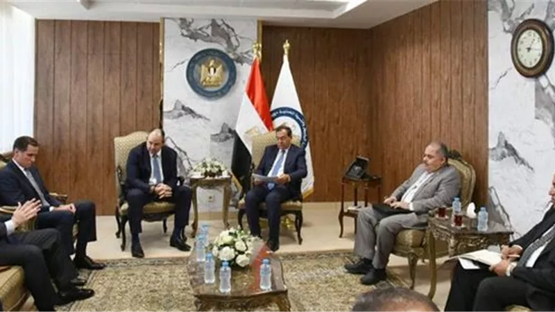 «الملا» يبحث مع مسئولي «أباتشي» مد أنشطة التنقيب عن الغاز