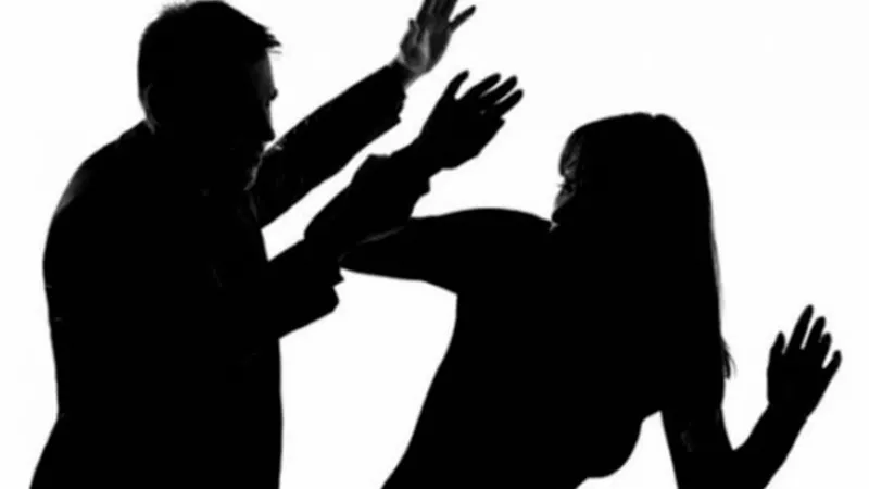ربة منزل تُحرر محضرا ضد طليقها بتهمه التعدي عليها بالضرب