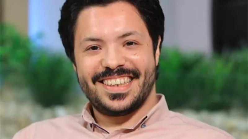 محمد المشد ينسج حروف الحقيقة بين طيات 
