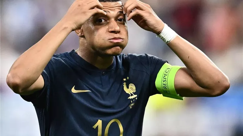 مدرب ريال مدريد يحسم الجدل بشأن انتقال مبابي لصفوفه