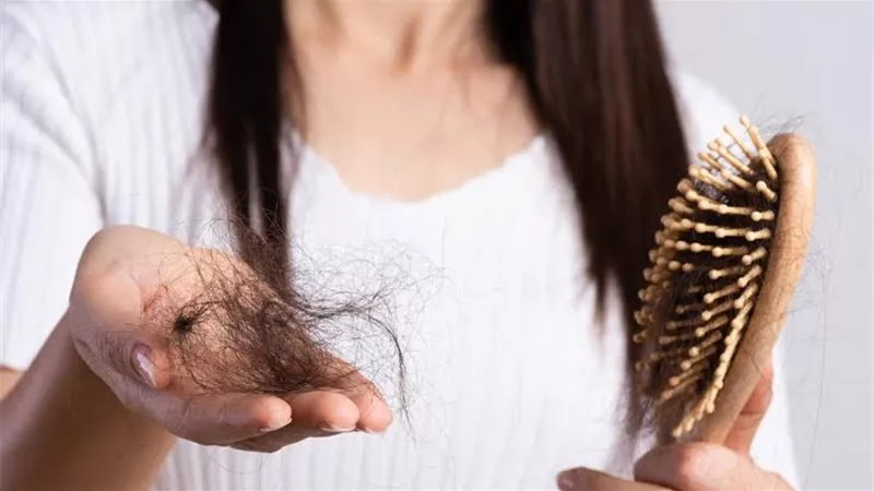 تعرف على أفضل 6 أطعمة تعالج تساقط الشعر