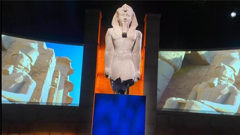 إقبال تاريخي على معرض 