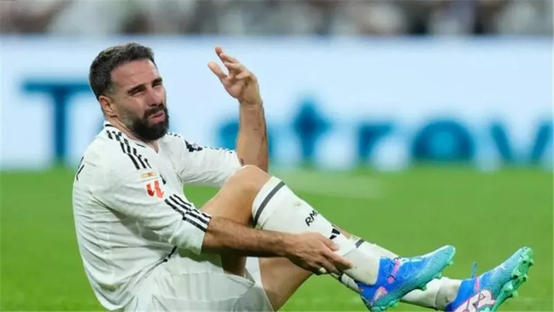 الرباط الصليبي يصيب الظهير الأيمن لنادي ريال مدريد