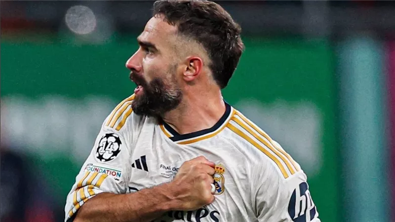 رغم الإصابة.. ريال مدريد يعلن تجديد عقد داني كارفخال