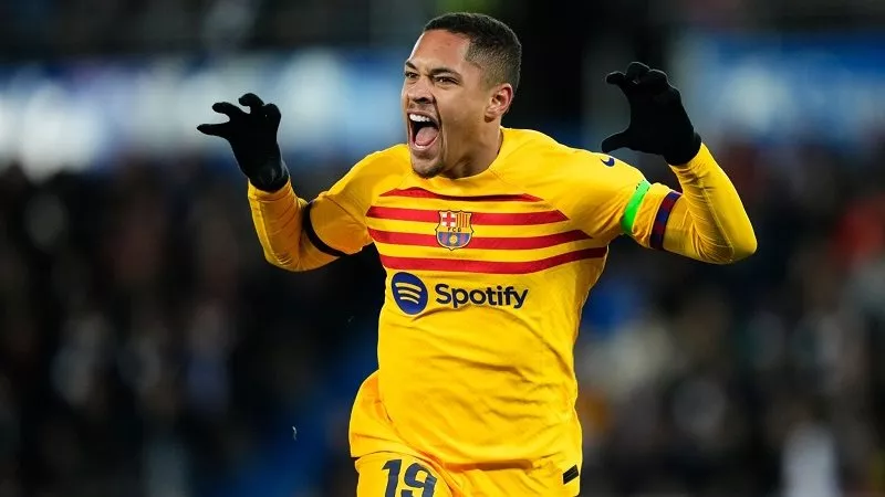 برشلونة يكتسح ديبورتيفو ألافيس بثلاثية نظيفة في الدوري الإسباني 